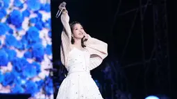 Indonesia menjadi salah satu negera di Asia yang akan dikunjungi oleh IU dalam konser 'H.E.R.'. IU diketahui akan menggelar konser di ICE BSD pada 27 dan 28 April 2024. (Liputan6.com/IG/@dlwlrma)