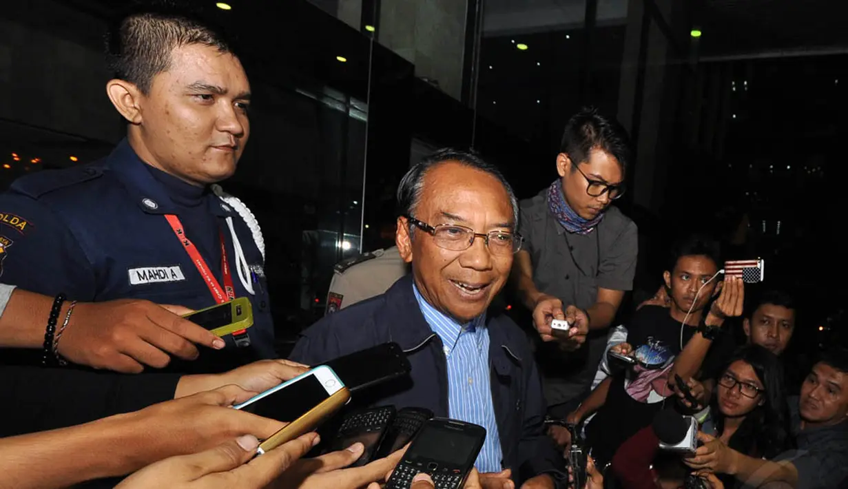 Eks Menteri ESDM, Jero Wacik memenuhi panggilan KPK, Jakarta, Kamis (22/11/2014). (Liputan6.com/Miftahul Hayat) 