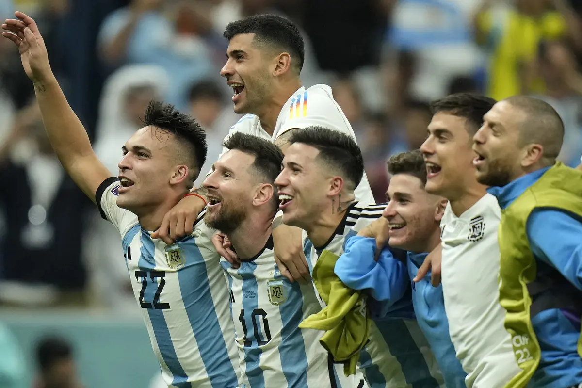 Foto: Aksi Cemerlang Lionel Messi dan Emiliano Martinez Bawa Argentina ke Semifinal Piala Dunia 2022
