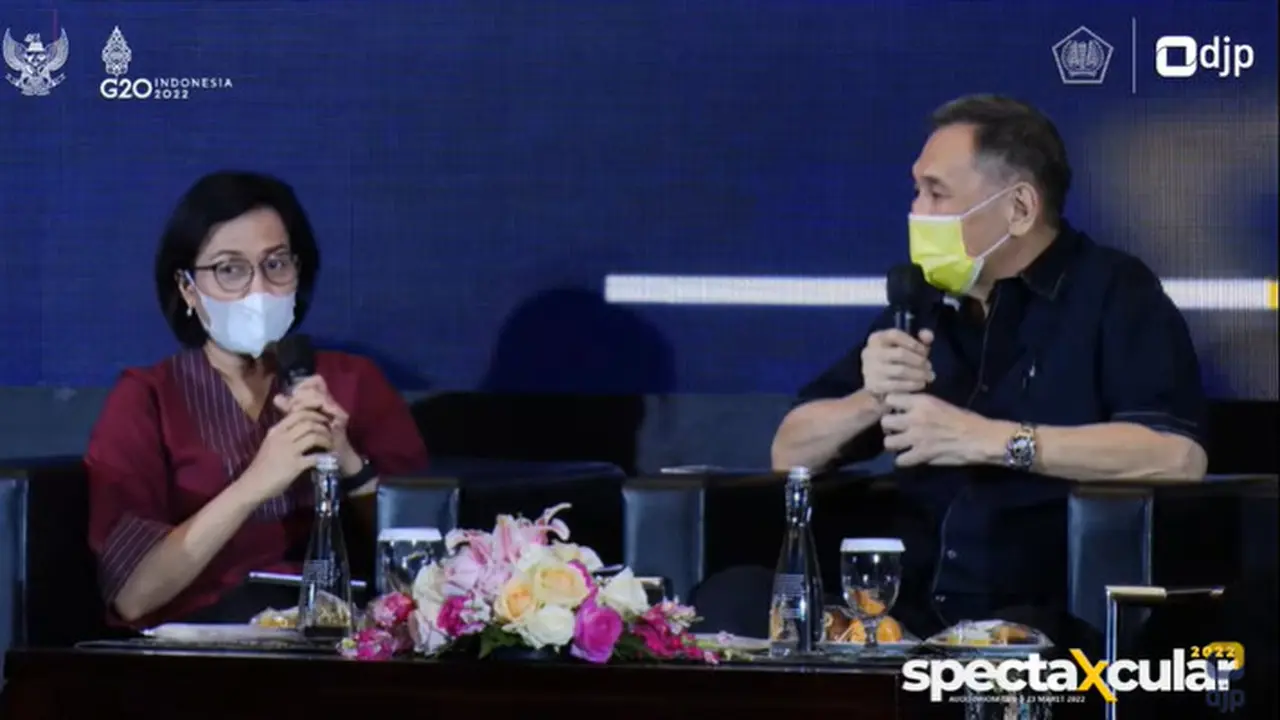 Menkeu Sri Mulyani Indrawati  dan Pengusaha Jusuf Hamka.