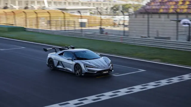 Supercar Listrik BYD Yangwang U9 Mulai Diuji Coba di Nurburgring (Motor1)