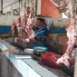 Penjual daging sapai di salah satu pasar tradisional di Kabupaten Probolinggo (Istimewa)