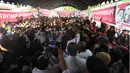 Masyarakat di perkampungan nelayan itu sangat antusias untuk berdialog dengan Jokowi, Medan, Selasa (10/6/14). (Liputan6.com/Herman Zakharia)