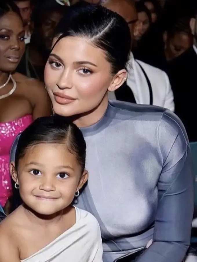 Tampilan Terbaru Stromi Webster Anak Kylie Jenner