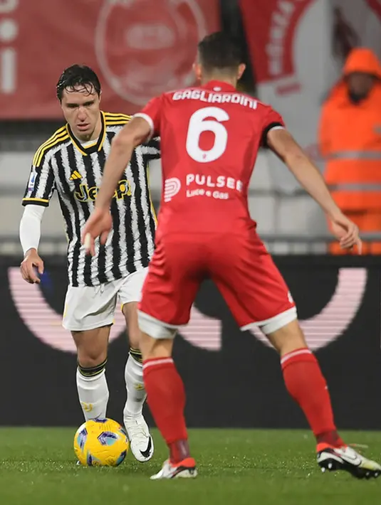 <p>Di babak kedua, Monza tampil lebih baik. Mereka mulai bisa menekan Juventus. Masuknya Dany Mota, Pedro Pereira dan Valentin Carboni mengubah permainan Monza. (Claudio Grassi/LaPresse via AP)</p>