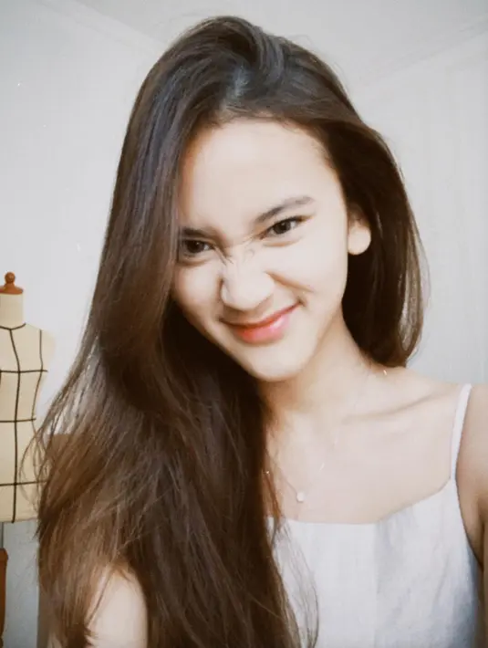 Saat ini Leya sudah makin populer dengan 122 ribu pengikut di Instagram, tampaknya cocok mengikuti jejak orang tua terjun ke dunia entertainment. (Instagram @harleyavaprincy)