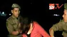 Satpol PP menggelar razia di sejumlah tempat terbuka di Kota Serang. Belasan PSK dan waria terjaring meski sudah melakukan perlawanan.
