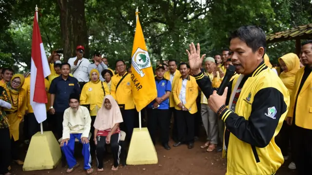 Dedi Mulyadi lantik Pengurus Golkar Karawang di rumah Abah Kunji