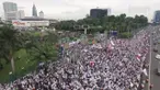 Padatnya massa aksi membuat kemacetan panjang sekitar Jalan S. Parman hingga Jalan Gatot Subroto.