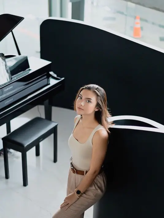 Kamis (30/7/2020), Angela mengatakan bahwa olahraga adalah kunci dari segalanya. Ia merupakan salah satu perempuan yang rajin berolahraga setiap harinya. (Instagram/angelagilsha)