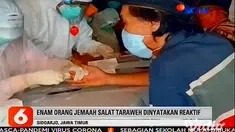 Sebanyak 123 jamaah Masjid Al-Ikhlas, Desa Bluru, Kecamatan Kota Sidoarjo, menjalani rapid test usai salat tarawih. Rapid test yang digelar Dinas Kesehatan (Dinkes) Sidoarjo, ini dilakukan di halaman masjid.