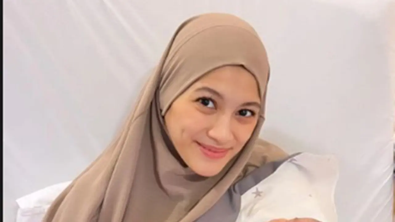 Potret Baru Keluarga Dude Harlino Usai Dikaruniai Anak Ketiga, Penuh Bahagia