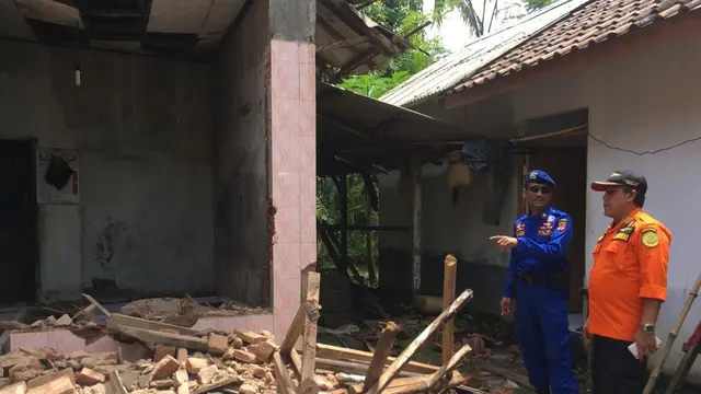 Kondisi di Garut pasca gempa yang berpusat di Tasikmalaya
