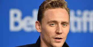 ilm Crimson Peak yang baru saja rilis 16 Oktober 2015 lalu. Film yang dibintangi oleh Tom Hiddleston ini menyuguhkan kisah horor berbalut gotik dan fantasi. (AFP/Bintang.com)