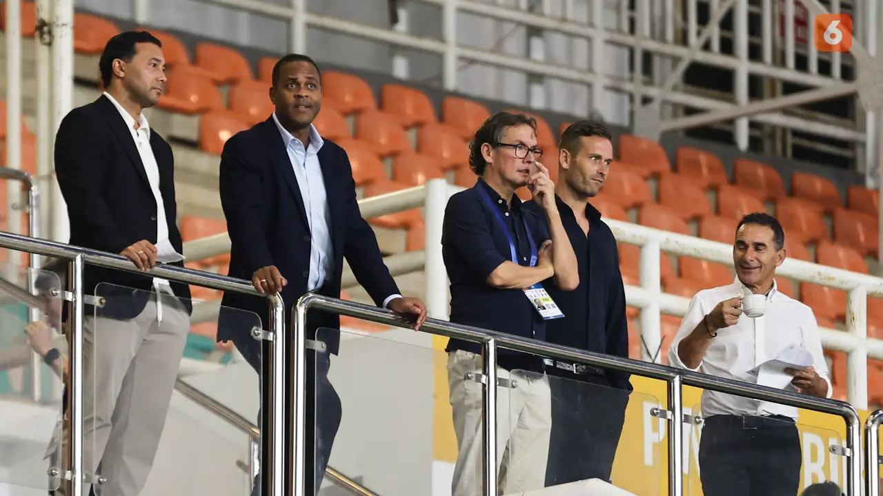 Foto: Patrick Kluivert dan Erick Thohir Kompak Nonton Dewa United Vs Persija, Pantau Pemain Timnas Indonesia