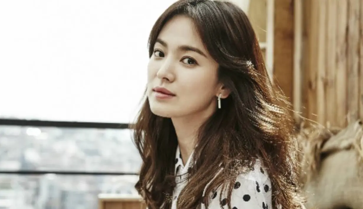 Song Hye Kyo termasuk tipe orang pekerja keras. Walaupun sudah terkenal, akan tetapi ia tetap memberikan penampilan terbaiknya dalam berakting. (Foto: allkpop.com)