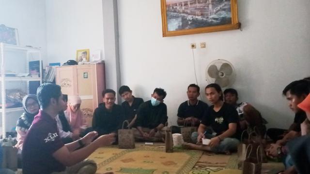 Mahasiswa KKN UMBY beri pelatihan digital marketing