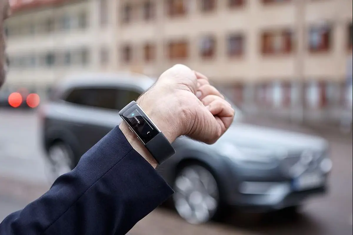 Seperti Power Ranger, Mobil Volvo Bisa Dikontrol dengan Gelang