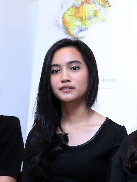 "Kalau ada tawaran film dan ada waktu aku sih ingin, apalagi film waktunya kan cuma beberpa bulan saja. Mau dapat peran cewek yang aneh, psycho. Pokoknya yang karakternya jauh dari aku," ujar Rachel. (Nurwahyunan/Bintang.com)