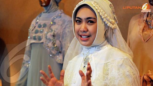 Jelang Nikah Oki Setiana Dewi Tak Merasa Deg Degan Showbiz Liputan6 Com