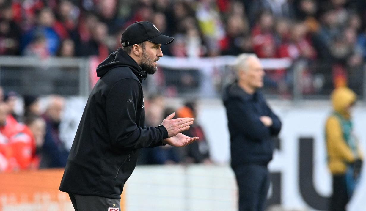 Pelatih Stuttgart, Sebastian Hoeness. (THOMAS KIENZLE / AFP)