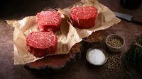 Daging steak. (Foto: Unsplash/Madie Hamilton)