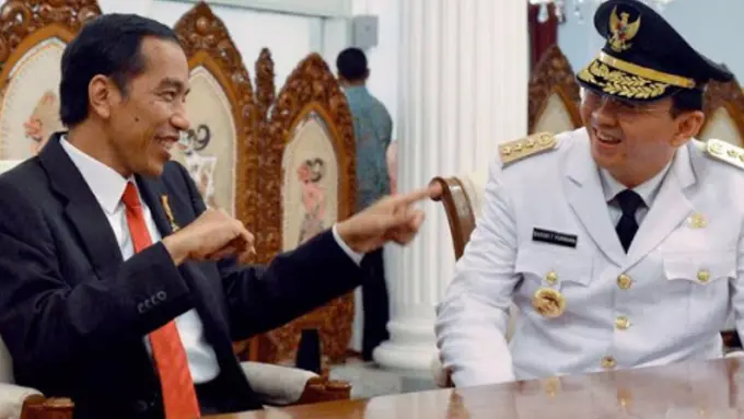 Berita Hari Ini: Jaket Jokowi, Pemeriksaan Ahok, Hillary Clinton