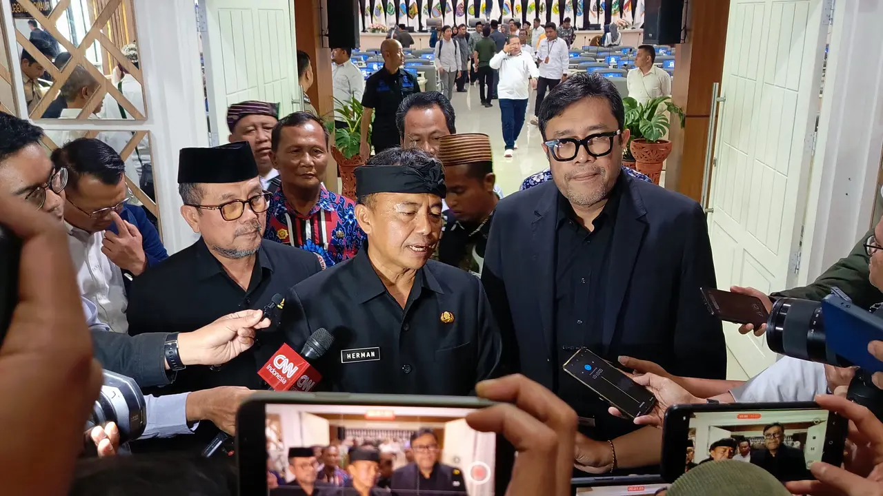 Sekretaris Daerah Jawa Barat Suryatman dan Wakil Ketua DPRD Jawa Barat Ono Surono.