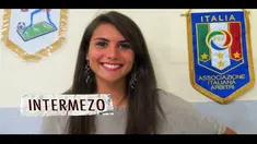 Biasanya profesi wasit dalam olah raga sepakbola didominasi oleh kaum adam.Namun bagaimana jika pekerjaan ini dilakukan oleh wanita cantik?Adalah Elena Tambini seorang wanita berparas cantik berusia 25 tahun asal kota Como, Italia ia menjadi seorang ...