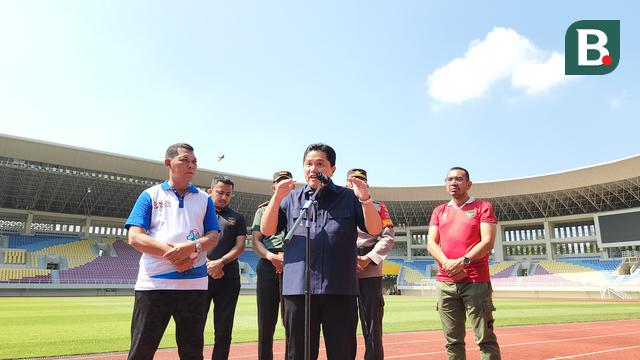 Foto: Selesai Renovasi, Erick Thohir Kunjungi Stadion Manahan