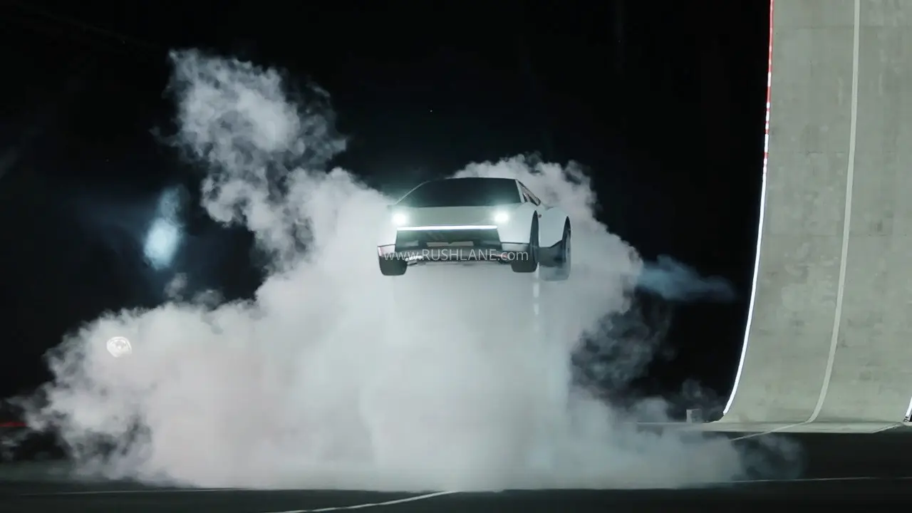 Tesla Pamer Roadster Terbang di Markas SpaceX, Pakai Teknologi Roket (rushlane)