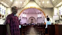 Romo Aloysius Luhur Pribadi saat ditemui di Gereja Katedral, Semarang, Minggu (24/12/2017) (Foto: Tunggul Kumoro/JawaPos.com)