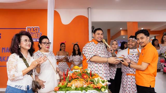 Ivan Gunawan Buka Bisnis Kuliner Baru, Harga Mulai 15 Ribu dan Bikin Perut Kenyang