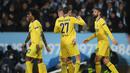 Selebrasi pemain Chelsea usai Olivier Giroud mencetak gol pada leg 1, 32 besar Liga Europa yang berlangsung di stadion Swedbank, Malmo, Jumat (15/2). Chelsea menang 2-1 atas Malmo FF (AFP/Andreas Hillergen)