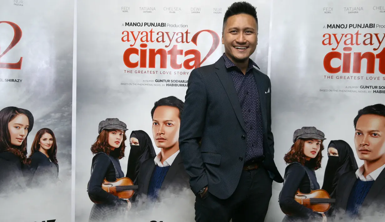 Film Ayat-Ayat Cinta 2 akan mulai tayang di bioskop pada 21 Desember 2017. Dari sinopsisnya, film ini bercerita mengenai kehidupan Fahri pasca kehilangan istrinya, Aisha yang hilang saat menjadi sukarelawan di Palestina. (Nurwahyunan/Bintang.com)