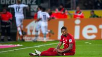 Ekspresi bek Bayern Munchen, Jerome Boateng, saat laga kontra Borussia Moenchengladbach, beberapa waktu lalu di Borussia Park. Boateng diprediksi kembali bugar pada medio April 2016. (EPA/Guido Kirchner)