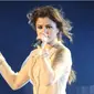 Selena Gomez larut dalam tangis di atas panggung konsernya di Kanada. (Instagram)