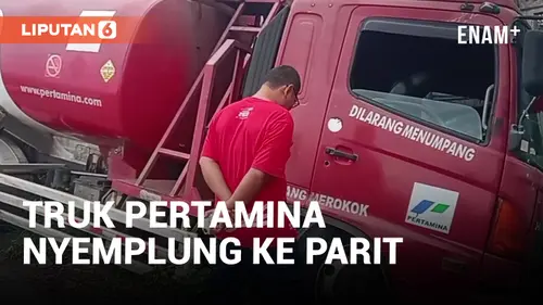 VIDEO: Hindari Angkot, Truk Pertamina Nyemplung ke Parit