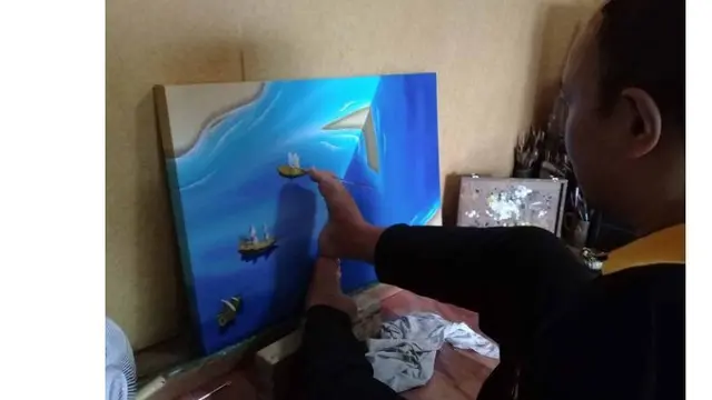 Sabar Subandi, seorang penyandang disabilitas uang berhasil memperoleh beberapa prestasi di bidang seni lukis