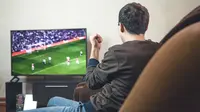 Ilustrasi menonton pertandingan sepak bola. (Shutterstock/ANDRANIK HAKOBYAN)