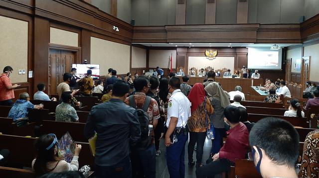 Puluhan nasabah beramai-ramai menuntut pengembalian dana yang disetorkan ke Koperasi Simpan Pinjam (KSP) Indosurya Cipta. Permasalahan ini pun telah sampai ke tahap pencocokan piutang yang digelar di Pengadilan Niaga Jakarta Pusat, Jumat (19/6/2020). (Ady Anugrahadi/Liputan6.com)