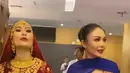 Momen perayaan ulang tahun Iis Dahlia dihadiri oleh keluarga dan teman-temannya. Salah satunya penyanyi Yuni Shara. (Instagram/yunishara36).