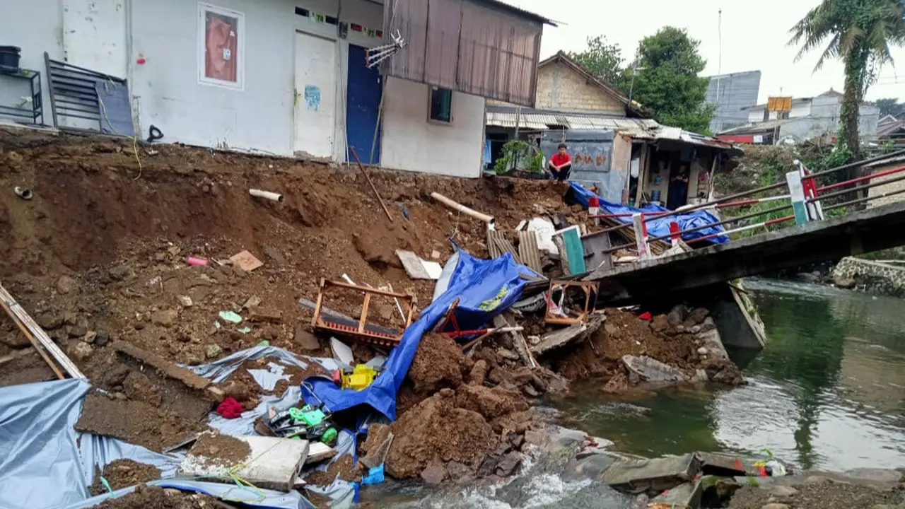 Cuaca ekstrem kembali melanda Bogor, Jawa Barat, Kamis, 5 Desember 2019 sore.