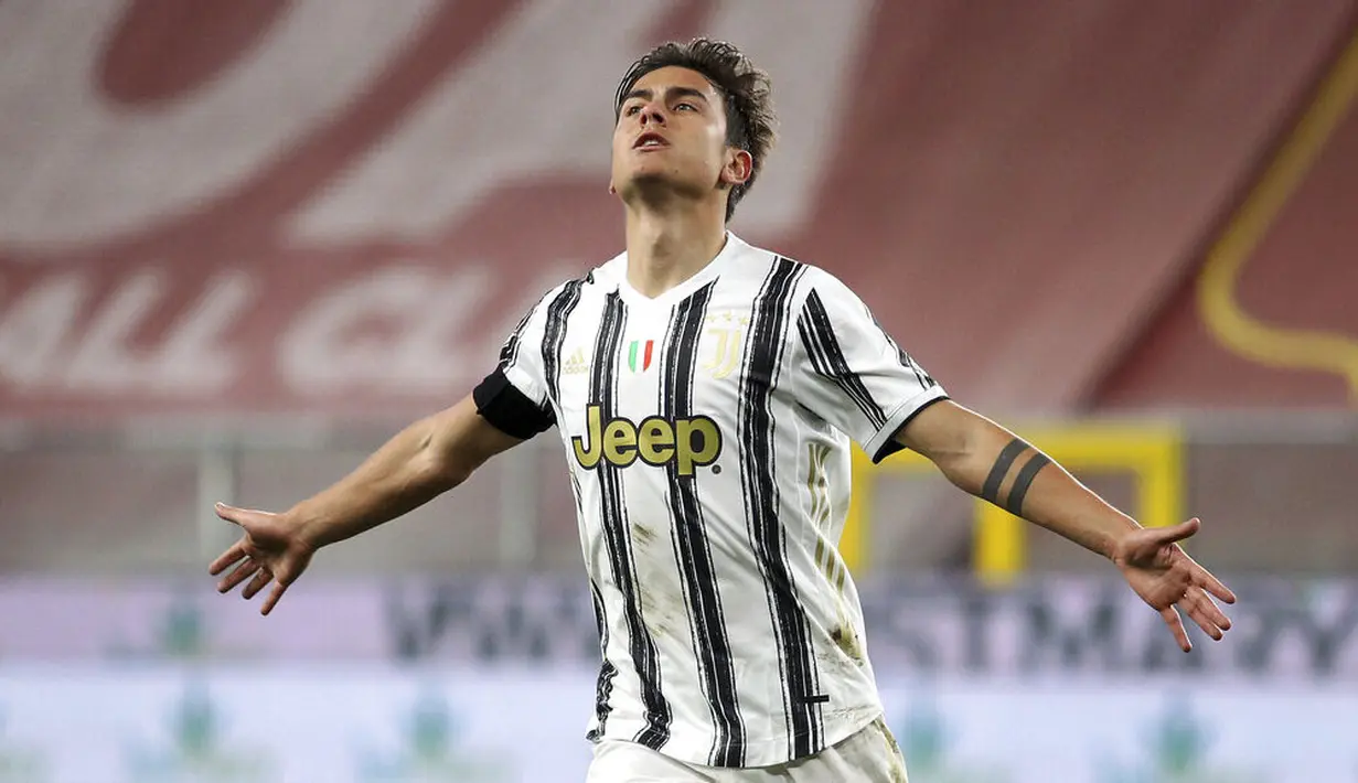 Penyerang Juventus, Paulo Dybala, melakukan selebrasi usai mencetak gol ke gawang Genoa pada laga Liga Italia di Stadion Luigi-Ferraris, Senin (14/12/2020). Juventus menang dengan skor 1-3. (Tano Pecoraro/LaPresse via AP)