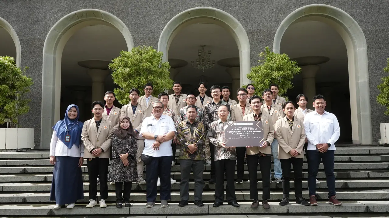 Sebanyak 24 mahasiswa Universitas Gadjah Mada (UGM) menerima beasiswa hilirisasi dari PT Indonesia Morowali Industrial Park (IMIP). (Dok PT IMIP)