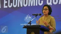 Menkeu Sri Mulyani memberikan paparan kebijakan Indonesia saat Indonesia Economic Quarterly di Jakarta, Selasa (17/1). (Liputan6.com/Angga Yuniar)
