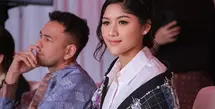 Erina Gudono kembali menarik perhatian saat mendampingi Kaesang Pangarep dalam acara peletakan batu pertama proyek kuliner di kawasan BSD City. [Foto: IG/erinagudono].