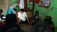 Mantan Wakil Pertahanan Sjafrie Sjamsoeddin mengunjungi korban aksi 22 Mei 2019. Jumat (24/5/2019). (Liputan6.com/ Yopi Makdori)