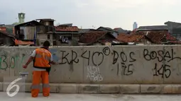 Sanksi hukum untuk pelaku aksi vandalisme atau pengotoran lingkungan termuat dalam pasal 489 KUHP dengan ancaman hukuman tiga hari, Jakarta, Selasa (11/10). (Liputan6.com/Gempur M Surya)