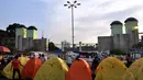 Sejumlah tenda tampak berdiri berjejer di depan gedung DPR RI, Jakarta, (23/9/14). (Liputan6.com/Miftahul Hayat)